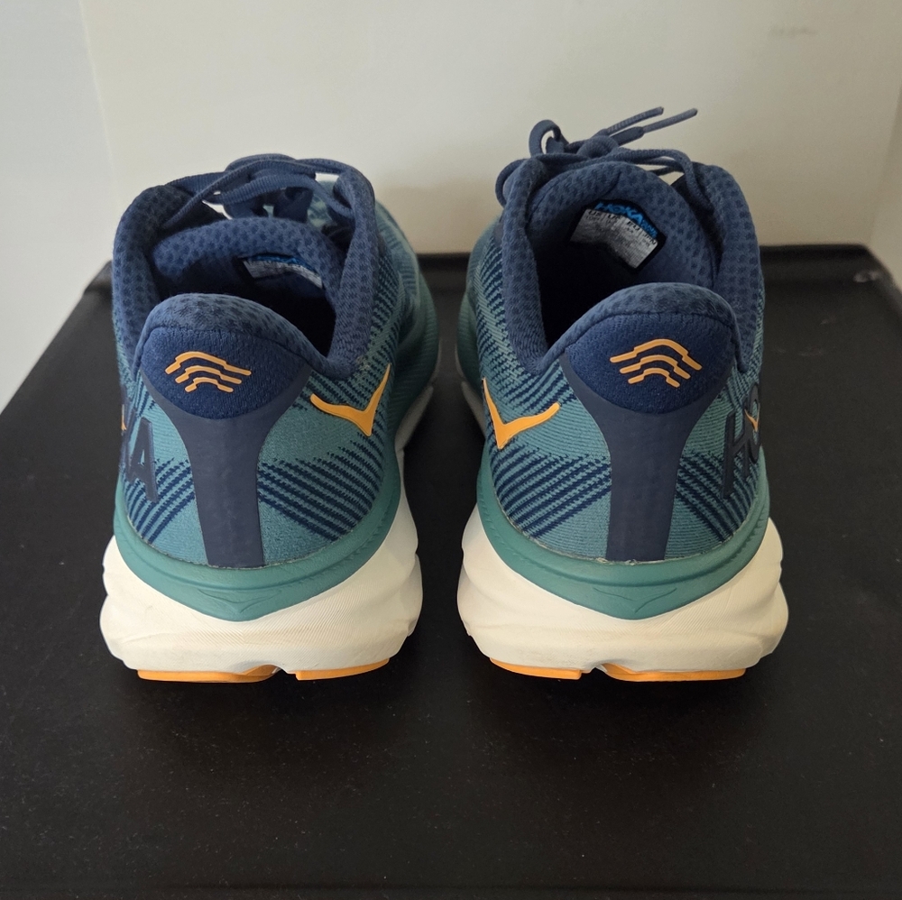 EUC Hoka Clifton 9 Running Shoes - Picture 5 of 16